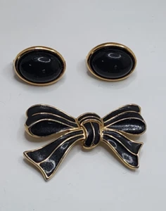 Trifari Black Enamel w Gold Tone Pin Bow Brooch and Earrings Set Clip on - Picture 1 of 2