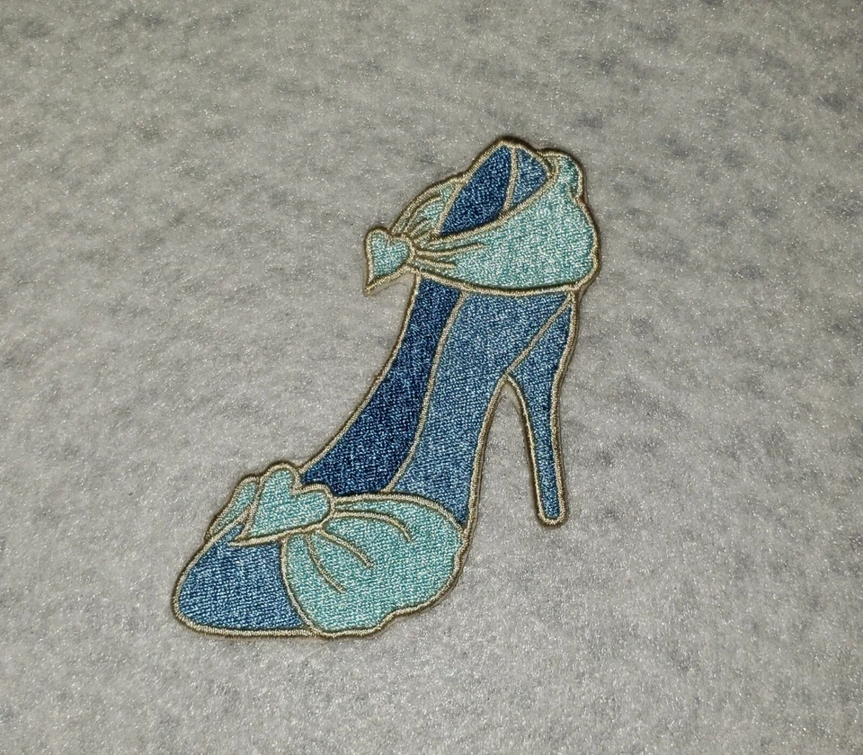 Zapato Princesa Cenicienta 3 3/4 pulgadas Hierro en Parche de Apliques Bordados Foto 1 de 1