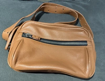 Bandolera Christopher Kon de cuero marrón Foto 1 de 4