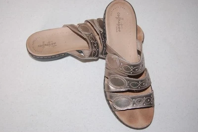 Sandalias Clarks doradas para mujer talla 9,5 Foto 1 de 4