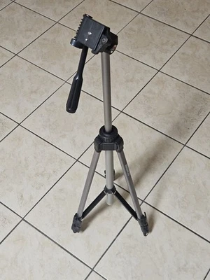 Ambico 34" Tripod Deluxe for Video Camera - Image 1 of 4