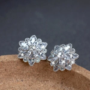 18k white gold gf flower blossom lotus green crystal round stud luxury earrings - Picture 1 of 12
