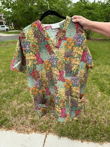 Peaches Uniforms Gardens Flowers Vintage 44" Chest 30" Long - Picture 1 of 3