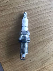 Toyota & Reliant SPARK PLUGS 4 Champion RC11LCC4 Scimitar 1.8i SSi freepost - Picture 1 of 1