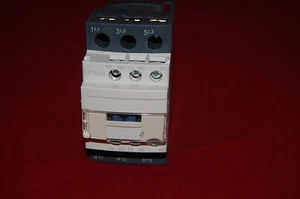 1 pz nuovo tipo FITS LC1D38E7 CONTATTORE AC 38A BOBINA 48V AC 50/60HZ - Foto 1 di 3