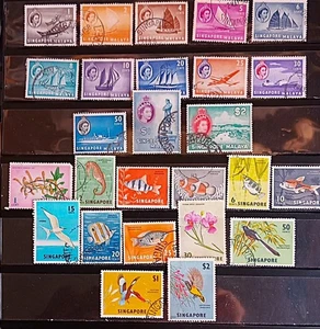 SINGAPUR 1955-1962 SELLOS DEFINITIVOS BARCOS, FLORES, PECES Y PÁJAROS USADOS SGD1 - Imagen 1 de 2