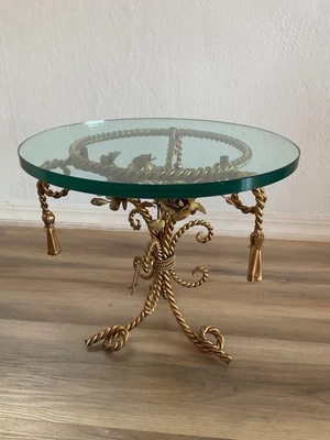 Mesa auxiliar italiana vintage de mediados de siglo con flores y borlas de metal dorado Foto 1 de 4