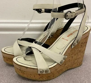 Sandalias MIU MIU Cuero Crema Puntera Abierta Corcho Plataforma Tacón de Cuña Zapatos EU38 UK5 - Imagen 1 de 8