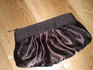 EDLE BRAUNE KOSMETIK MAKE UP CLUTCH TASCHE IN SATINOPTIK VON JONES NEU - Bild 1 von 4