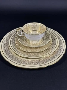 5 Piece Place Setting Hampshire Aynsley Gold With Floral Centers - Picture 1 of 17