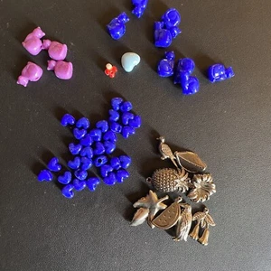 Beads Plastic Cats Hearts And More - Picture 1 of 5