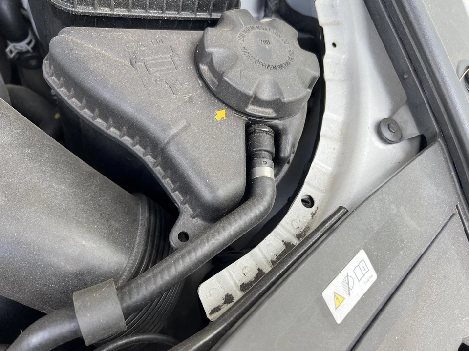 BMW 7 SERIES F01/F02, 03/09-09/15 RADIATOR OVERFLOW BOTTLE, HEADER TANK Sedan  - image 1 of 1