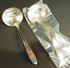 Reed & Barton Silberauflage 2 cremefarbene Schöpfkellen in Old Hampton  - Bild 1 von 2