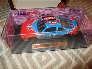 RaceImage 1/43 scale Richard Petty diecast in Collectible display case (97043) - Picture 1 of 3