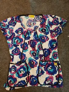 Wonder Wink Womens Size XS Extra Small Multicolor Scrub Top - Picture 1 of 5
