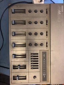 Yamaha MM30 Portable Mixer - Picture 1 of 4
