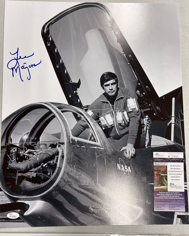 Lee Majors Six Million Dollar Man Signed LE 16x20 B&W Photo (JSA) Cover
