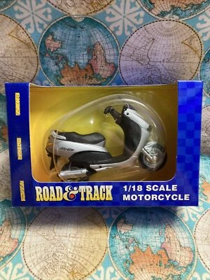 Maisto Road And Track 1/18 Scale Peugeot Elyseo Motorcycle Gray - Image 1 of 4
