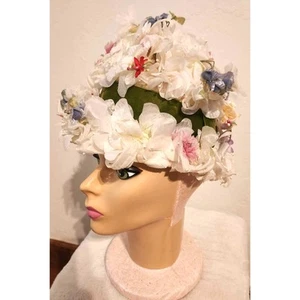 Sombrero de Colección Años 50 1960 Blanco y Multicolor Seda Flor Cubierto Perlas Forrado - Imagen 1 de 4