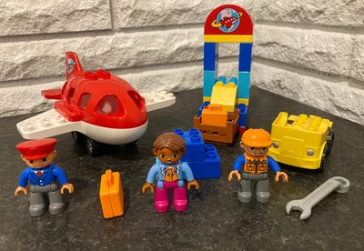 LEGO DUPLO 10590 Airport 27/29 pcs airplane pilot passenger figures - Image 1 of 4