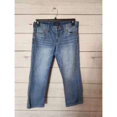 Pantalones de mezclilla para mujer Lucky Brand recortados dulces azules bigotes lavado medio tiro medio 6 Foto 1 de 4