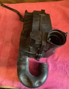 2008 2009 09 2010 10 2011 11 2012 12 2013 13 2014 14 Volkswagen AIR CLEANER OEM - Picture 1 of 3