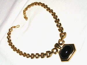...Collar colgante vintage MONET...Tono dorado, cabina lucite negra... - Imagen 1 de 10