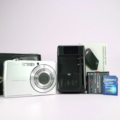 Casio Digital Camera Exilim EX-Z700 7.2MP Silver Tested Full Working Set - Image 1 of 4