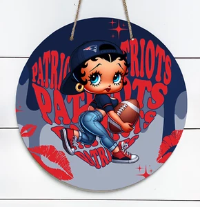 Betty Boop New England Patriots Inspired 10" Metal Indoor/Outdoor Round Sign - Picture 1 of 1