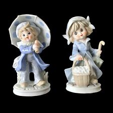 KPM, Little Boy and Girl Ceramic Blue and White Figurines with Umbrellas, 1 Pair
