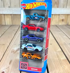 Hot Wheels Confezione 5 Auto Nissan 1:64 Diecast - Nuove con Scatola - Spedizione Gratuita! - Foto 1 di 8