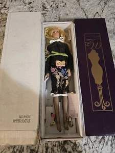 Tonner Tyler Wentworth bambola Broadway luci capelli ondulati biondi - Foto 1 di 20