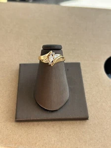 Beautiful 10k Gold ring .25k Diamonds engagement ring - Picture 1 of 4
