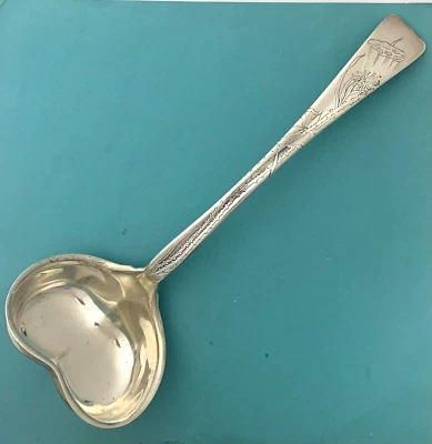 Cucharón de sopa de ley grabado al ácido TIFFANY LAP OVER EDGE LOTUS 13 1/4" Foto 1 de 4