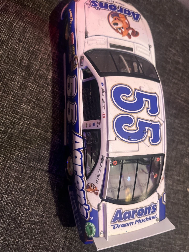 #55 NASCAR Aaron’s Dream Machine Toyota Camry 1:24 - Imagem 1 de 1