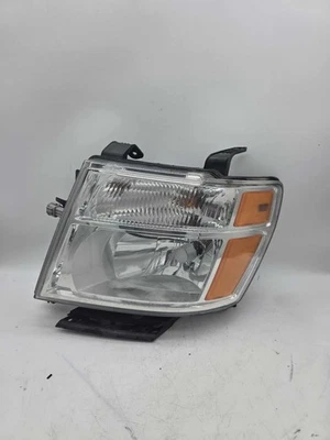 12-21 MONTAJE FARO NISSAN NV1500 LADO CONDUCTOR Foto 1 de 2