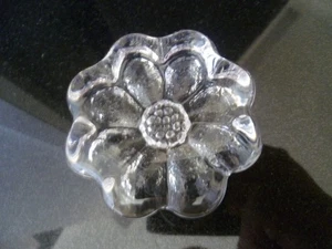 Schöner Vintage Dartington Kristallglas Gänseblümchen Blume Briefbeschwerer ca. 1970’s ANSEHEN! - Bild 1 von 3