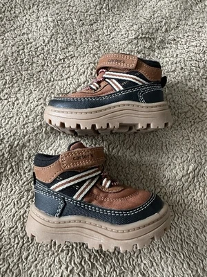 Bota de Caminhante Infantil Menino Carter's Donner Moda Novo Tamanho 4 Botas - Imagem 1 de 4