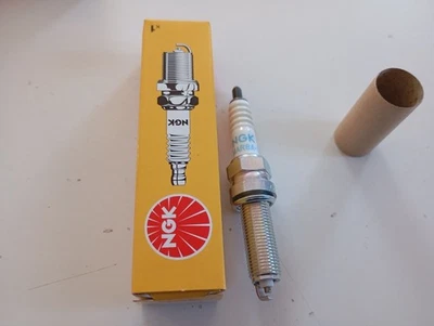 Bougie NGK lmar8a-9 honda triumph yamaha - Photo 1/4