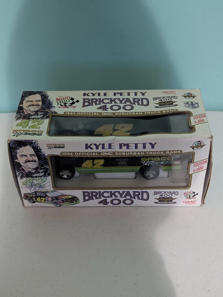 KYLE PETTY #42 MELLO AMARILLO LADRILLO 400 BANCO SUBURBANO EDICIÓN LIMITADA 1:24 (71) Foto 1 de 4