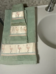 Vintage Badetücher 3-teiliges Set mit Flamingos von Saturday Knight Ltd mintgrün - Bild 1 von 7
