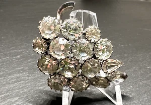 Broche prendedor racimo de uvas diamantes de imitación vintage e786 - Imagen 1 de 10