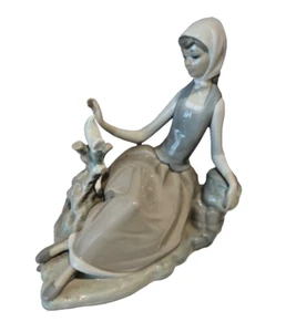 Figura Porcelana Lladro "Niña Pastora Sentada con Paloma" 4660 Perfecta - Imagen 1 de 6