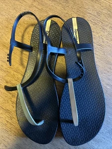 Sandali infradito infradito donna marca Ipanema, gomma antiscivolo nero/argento 10US - Foto 1 di 8