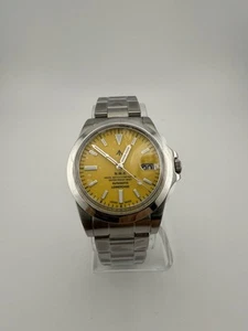 Nuovo con etichette NH35-VOBO cassa inferiore automatica made in Japan quadrante giallo leggi - Foto 1 di 9