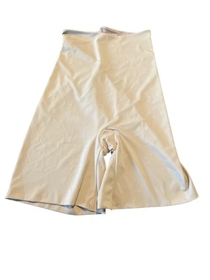 ..Pantalones cortos Assets beige tiro alto medio muslo modelador 2X Usados en Excelente Condición Foto 1 de 4