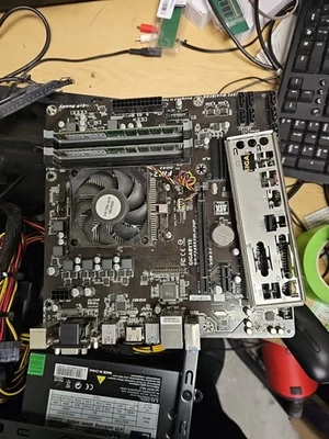  Gigabyte GA-F2A88XM-D3HP Mainboard + AMD A8-7600 RADEON 7R7 CPU + 16GB RAM. - Bild 1 von 4