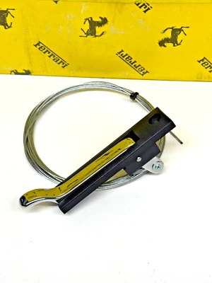 FERRARI 365 GTB4 - 246 DINO CAPÓ PALANCA LIBERACIÓN MANGO FABRICANTE DE EQUIPOS ORIGINALES FERRARI PIEZAS 20212403 Foto 1 de 2