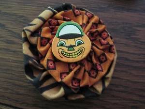 Prendedor de Halloween hecho de telas y botones vintage - también se puede usar como ornie - Imagen 1 de 1