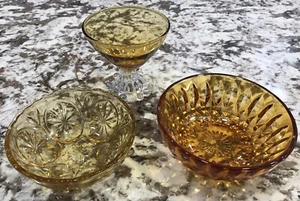 "LOTE DE COLECCIÓN MEZCLA DE VIDRIO ÁMBAR DE 3 INCL BOOPIE SHERBET 4,5"" florales y 5"" cuencos de diamantes" - Imagen 1 de 4